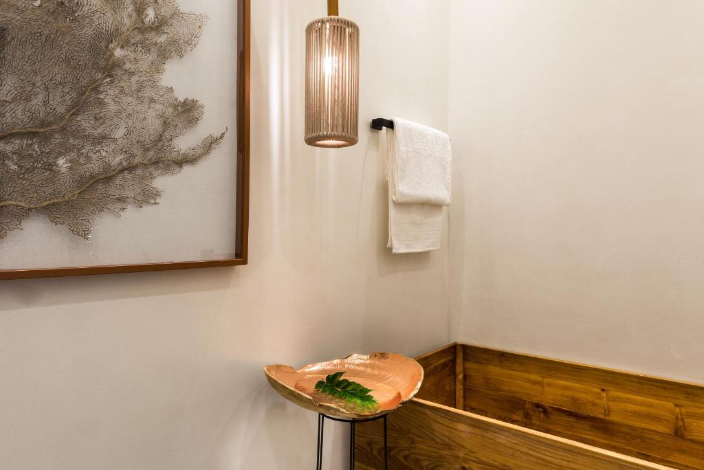 Nyx Chic Manor - Resim 15