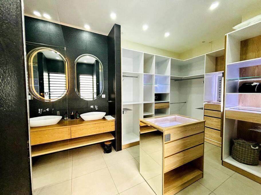 Postel nebo postele na pokoji v ubytování Sublima Villa, Luxe et élégance