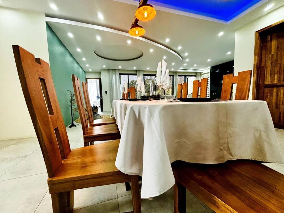 Restaurace v ubytování Sublima Villa, Luxe et élégance