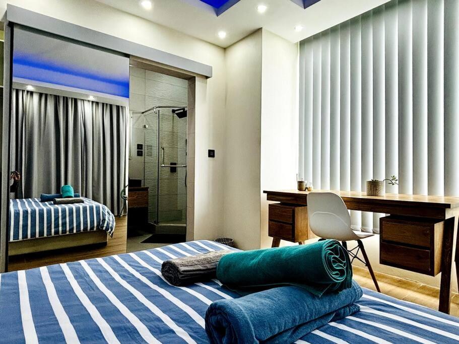 Postel nebo postele na pokoji v ubytování Sublima Villa, Luxe et élégance