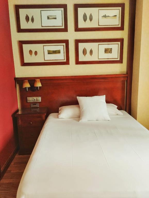 Postel nebo postele na pokoji v ubytování Hostal Los Infantes