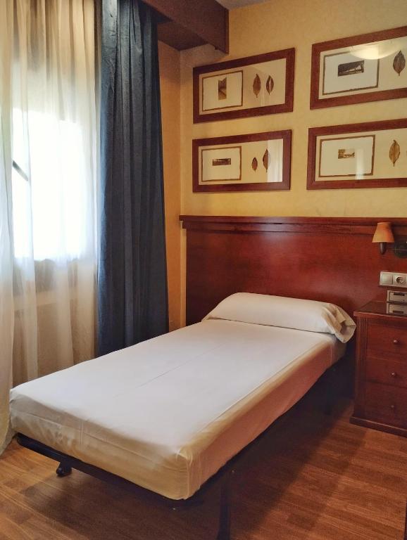 Postel nebo postele na pokoji v ubytování Hostal Los Infantes