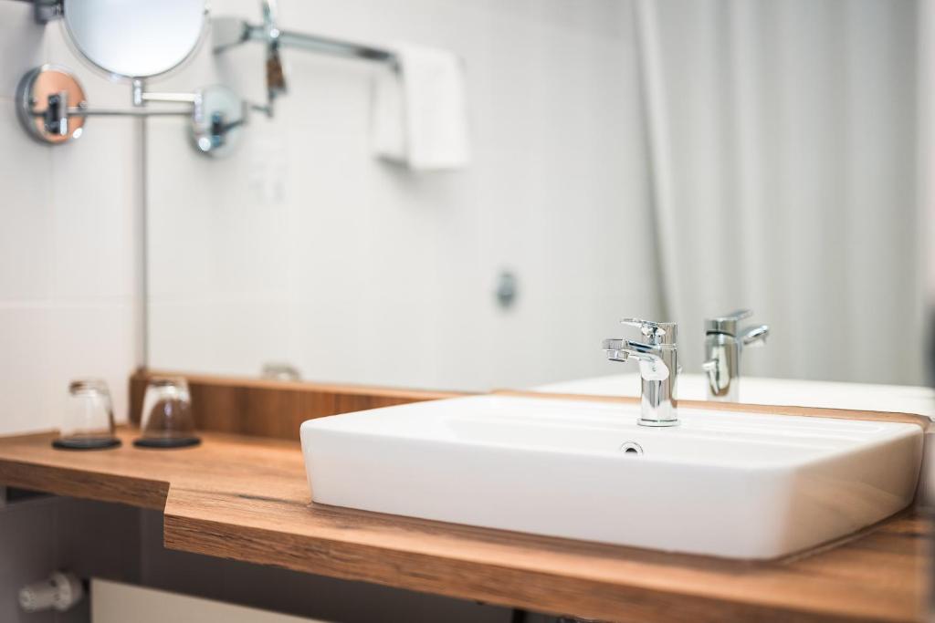 Koupelna v ubytování martas Hotel Lutherstadt Wittenberg
