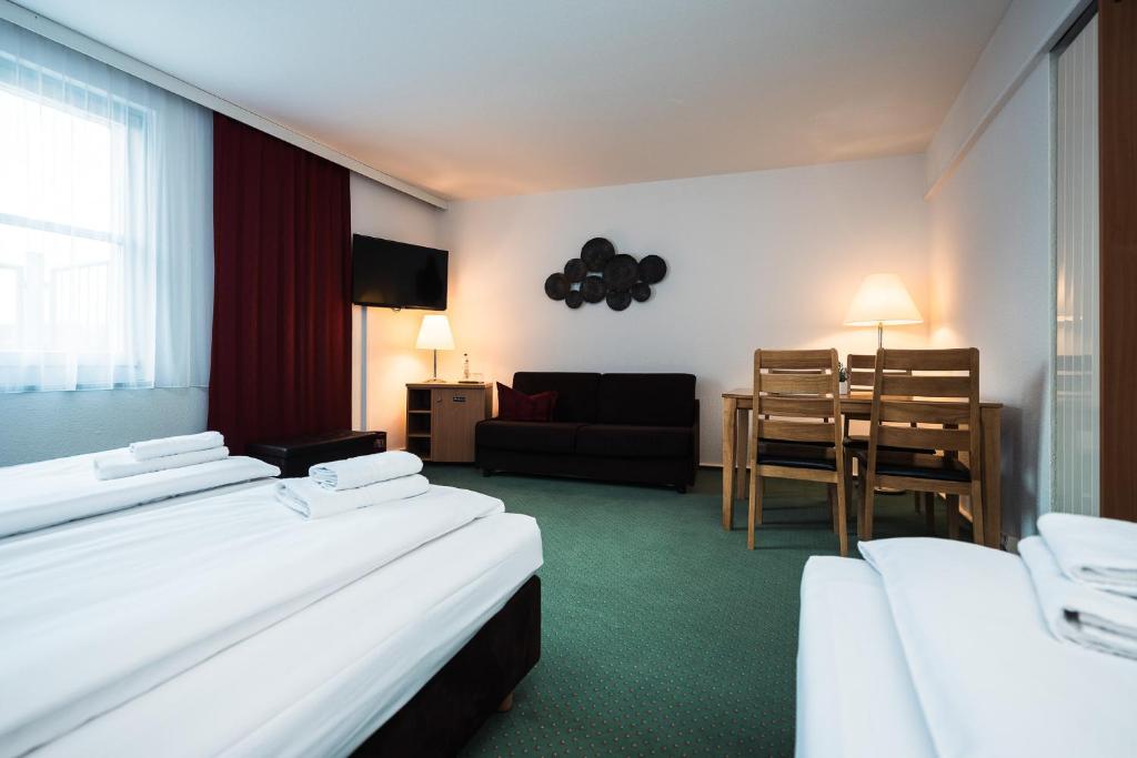 Postel nebo postele na pokoji v ubytování martas Hotel Lutherstadt Wittenberg