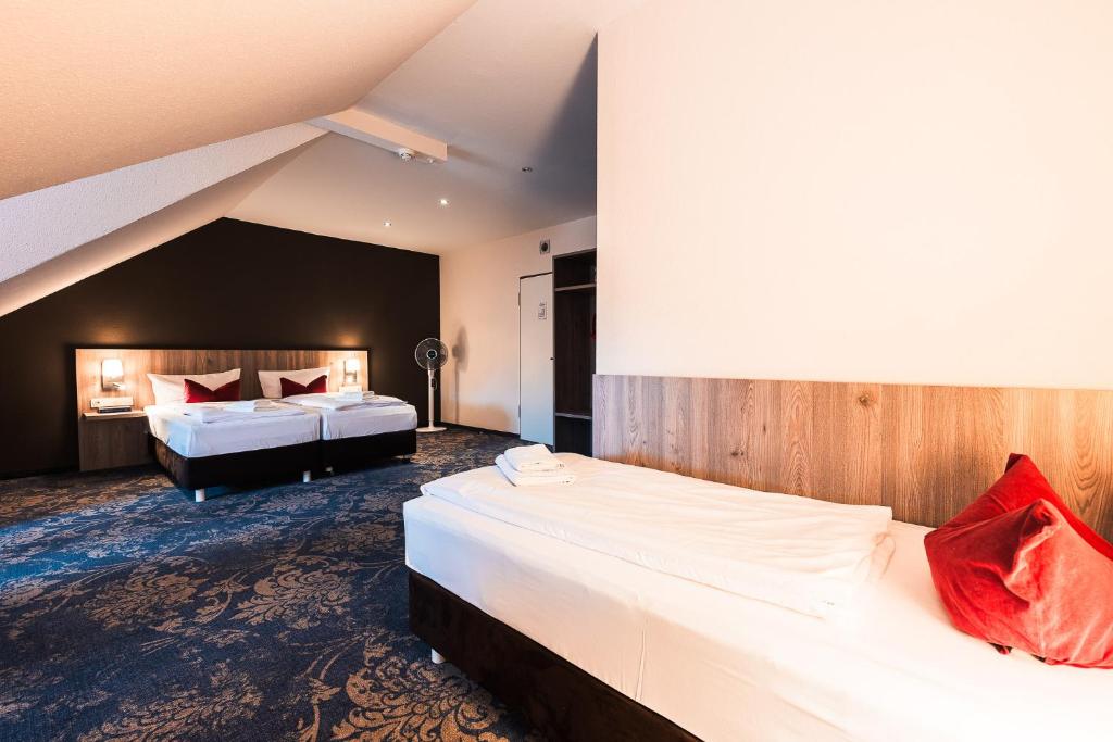 Postel nebo postele na pokoji v ubytování martas Hotel Lutherstadt Wittenberg