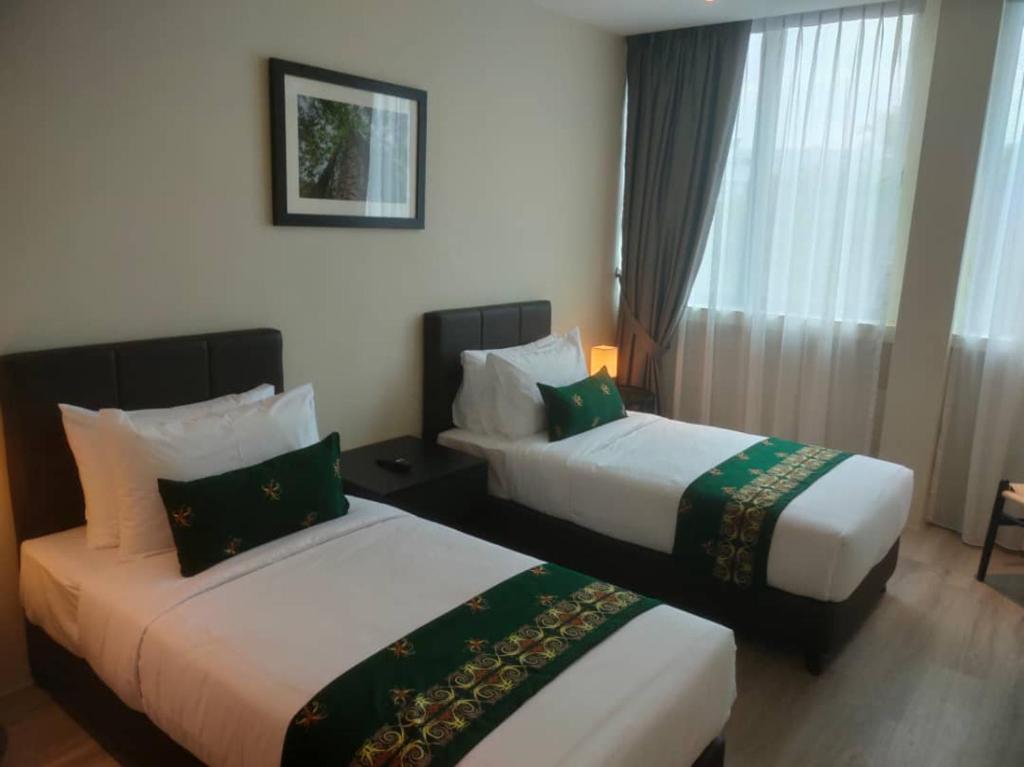 Postel nebo postele na pokoji v ubytování Telang Usan Hotel Kuching