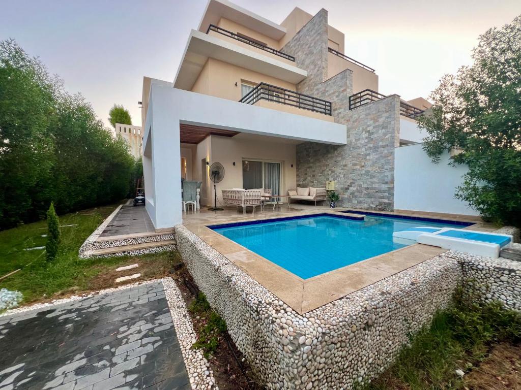 Bazén v ubytování Villa KUBA luxury private pool Hurghada nebo v jeho okolí