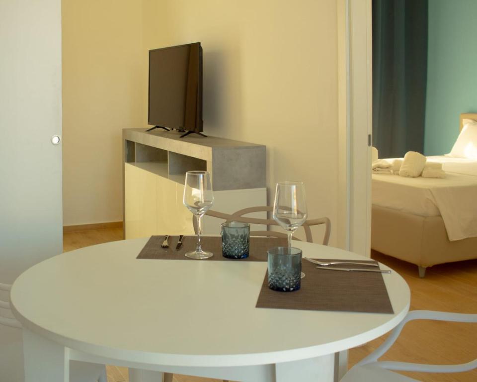 Postel nebo postele na pokoji v ubytování SUNSHINE LUXURY APARTMENTS - Private Pool and Beach - Policoro Lido