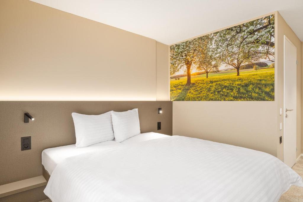 Postel nebo postele na pokoji v ubytování b_smart motel Amriswil