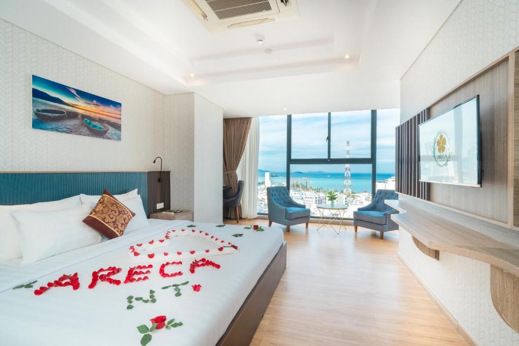 Suite Oceanfront View with Living Room