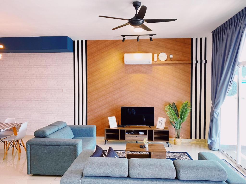 Χώρος καθιστικού στο Desaru City 5GWiFi Netflix BBQ 22MT9 By De Home