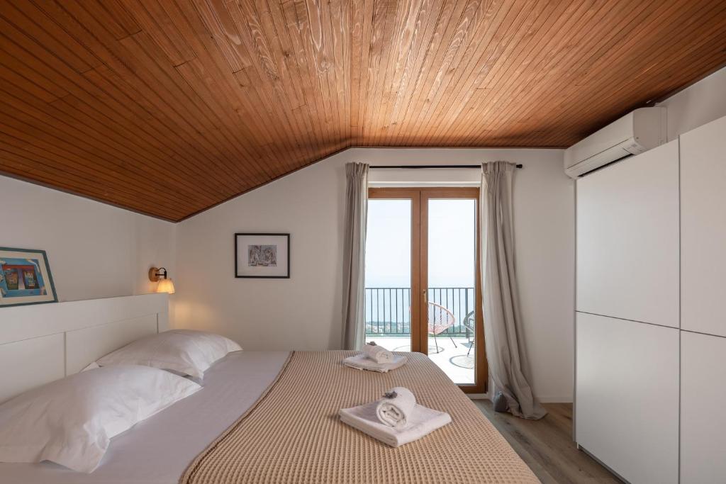 Posteľ alebo postele v izbe v ubytovaní Holiday Home Kvarner with private heated pool