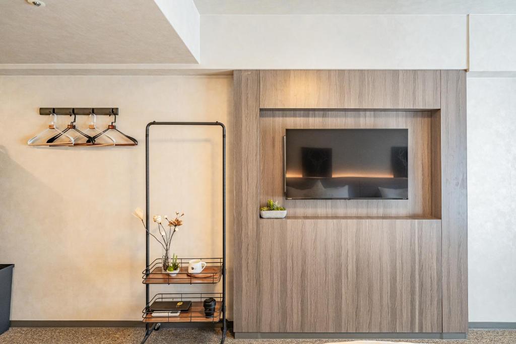 TV a/nebo společenská místnost v ubytování Apartment Hotel 11 Shinsaibashi 2