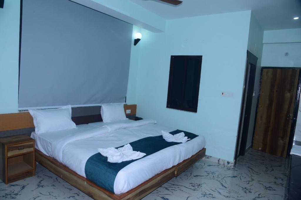 Postel nebo postele na pokoji v ubytování Hotel Gridhakuta International
