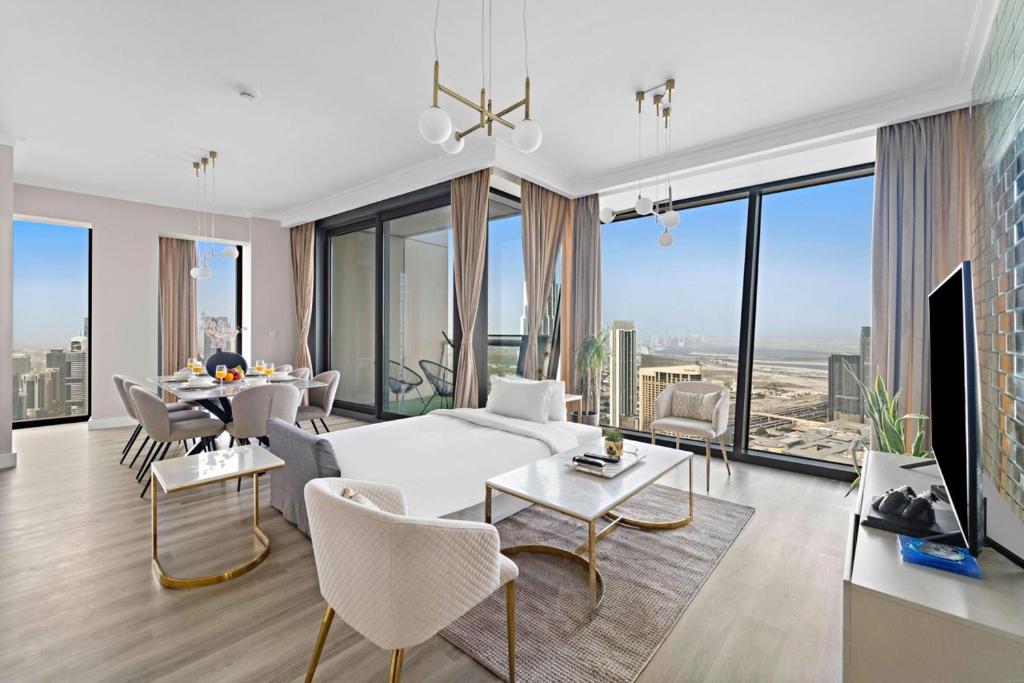 TV a/nebo společenská místnost v ubytování FIRST CLASS 3BR with full BURJ KHALIFA and FOUNTAIN VIEW