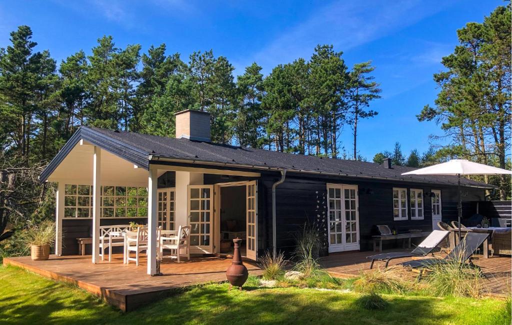 Κήπος έξω από το Cozy Home In Jerup With Wifi