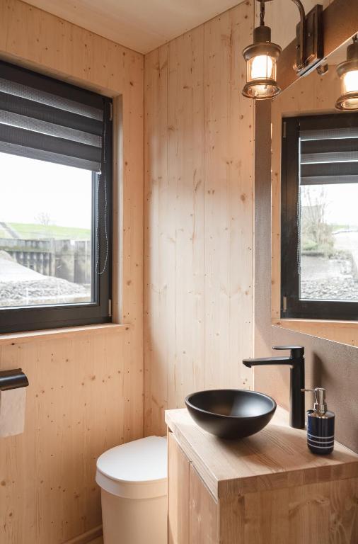 Fotografie z fotogalerie ubytování Komfort-Hausboot DIVA mit Kamin v Hamburku