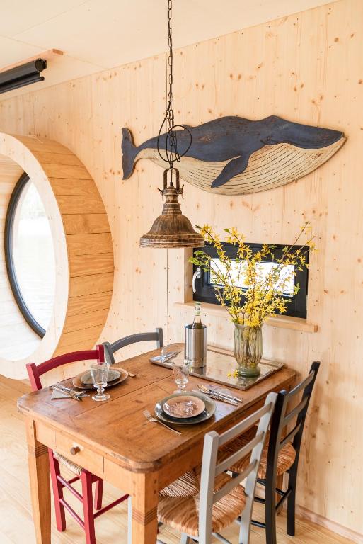 Fotografie z fotogalerie ubytování Komfort-Hausboot DIVA mit Kamin v Hamburku