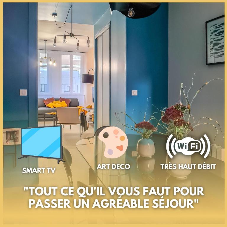 un salon aux murs bleus dans l'établissement Art déco, à Autun