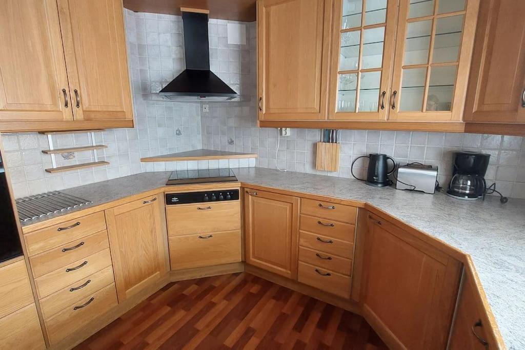 Kuchyň nebo kuchyňský kout v ubytování Spacious three room apartment with a large kitchen and bathroom