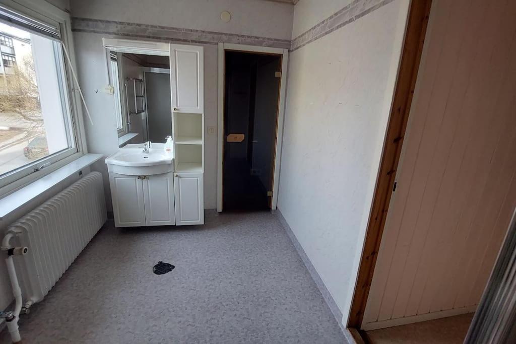 Koupelna v ubytování Spacious three room apartment with a large kitchen and bathroom