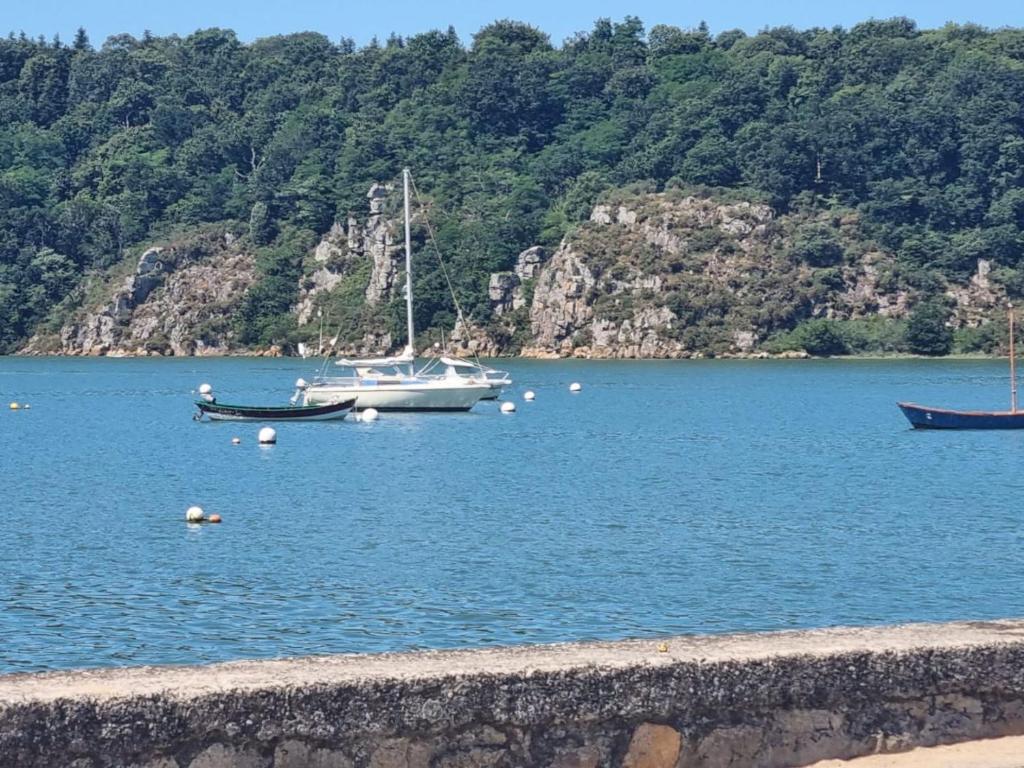 Photo de la galerie de l'établissement Gîte la chapelle mordreuc, à Pleudihen-sur-Rance