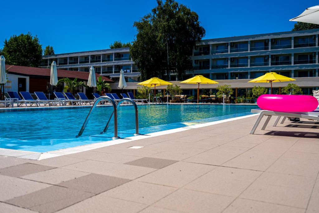 Bazén v ubytování Hotel Dorna nebo v jeho okolí