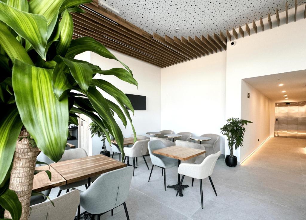TV a/nebo společenská místnost v ubytování HQ Arena Hotel
