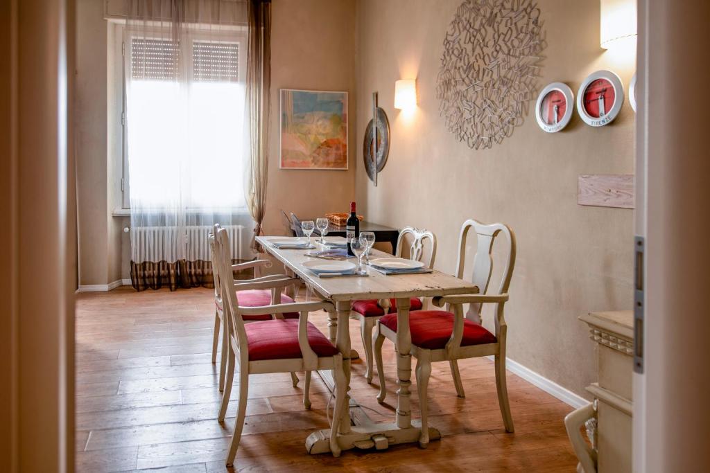 Station Family Apartment by Mamo Florence
