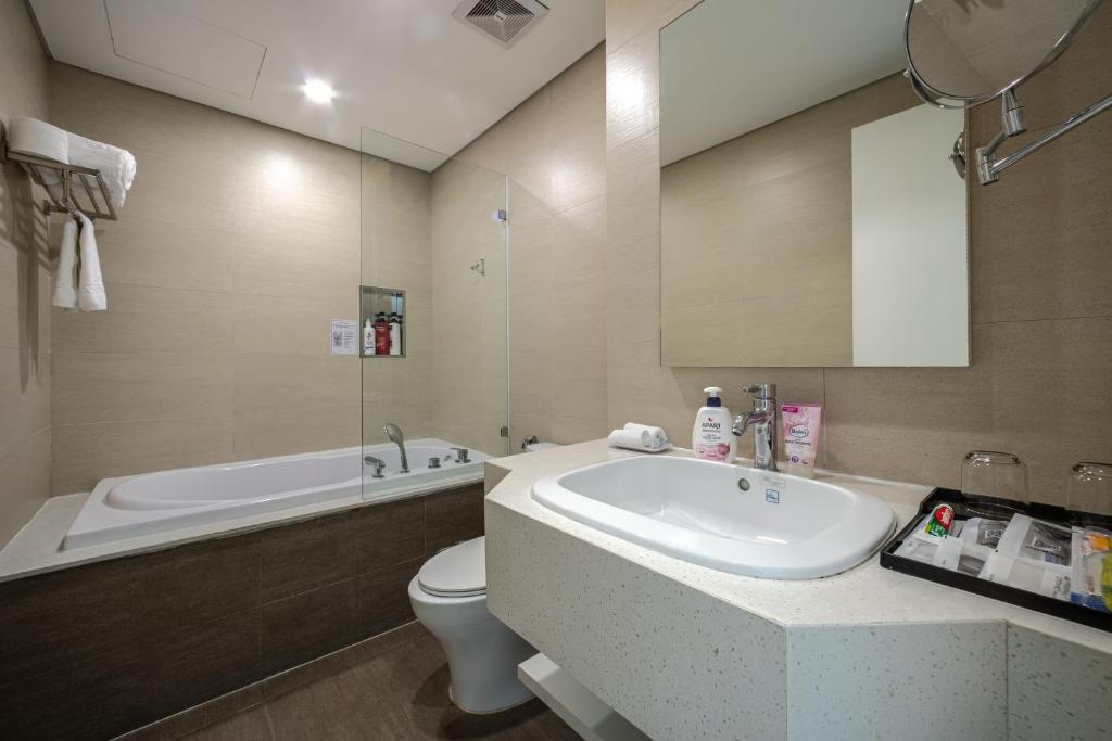 Koupelna v ubytování A25 Hotel - 18 Nguyễn Hy Quang