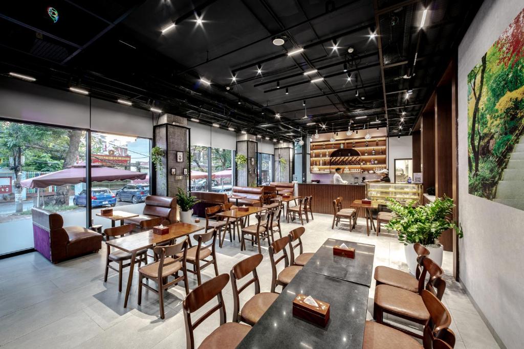 Restaurace v ubytování A25 Hotel - 18 Nguyễn Hy Quang