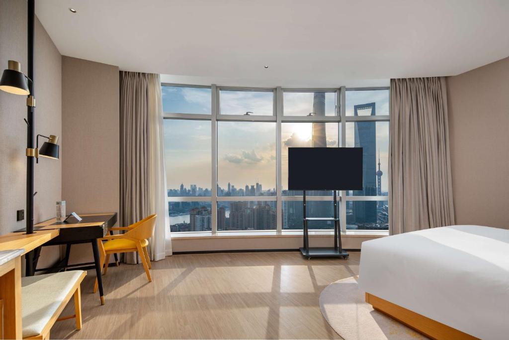 TV a/nebo společenská místnost v ubytování Hilton Garden Inn Shanghai Lujiazui