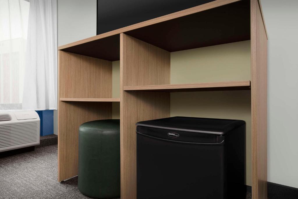 Spark By Hilton San Antonio Airport - King Room Met Bank Bed - Gehoor Toegankelijk
