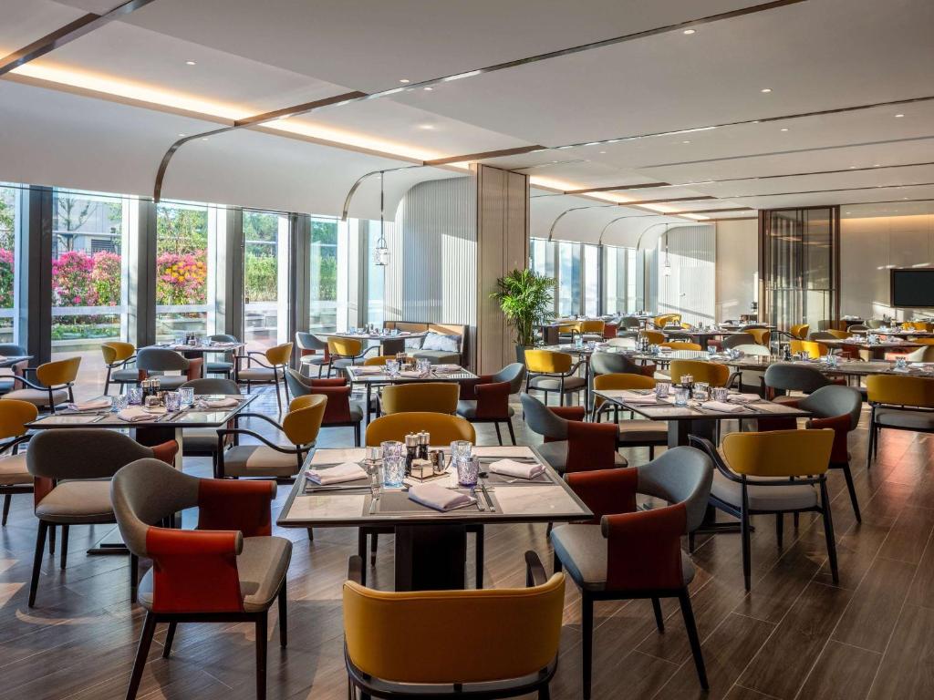 Restaurace v ubytování Grand Mercure Yichang Waitan