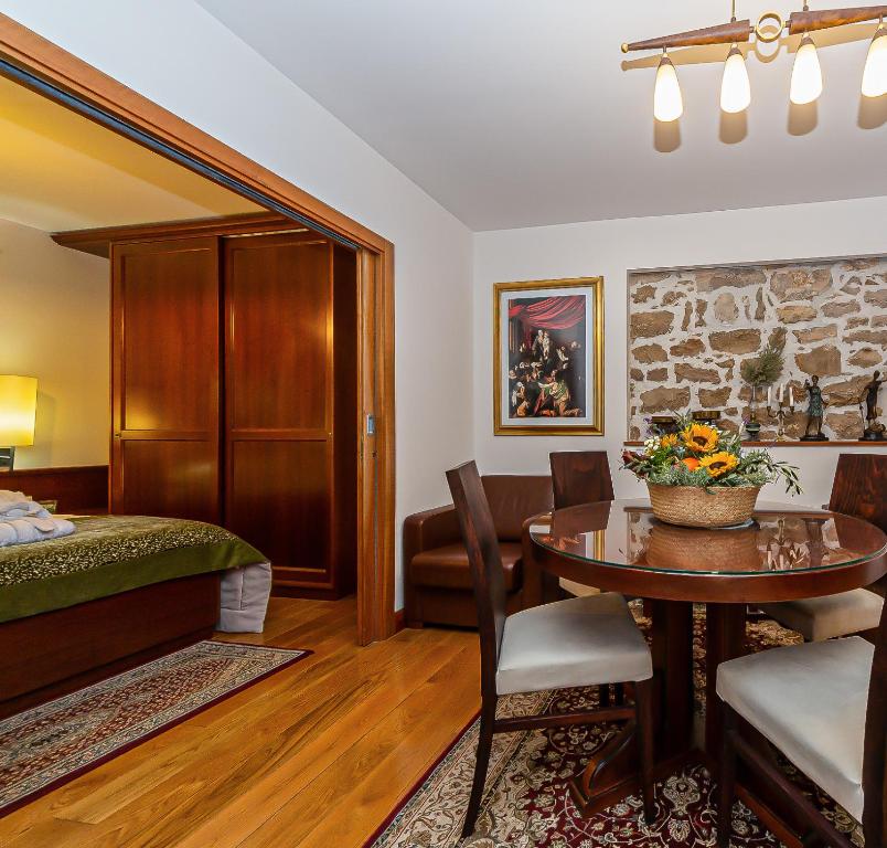 Heritage Hotel & Estate Raznjevica Dvori AD 1307 - Suite De Lujo