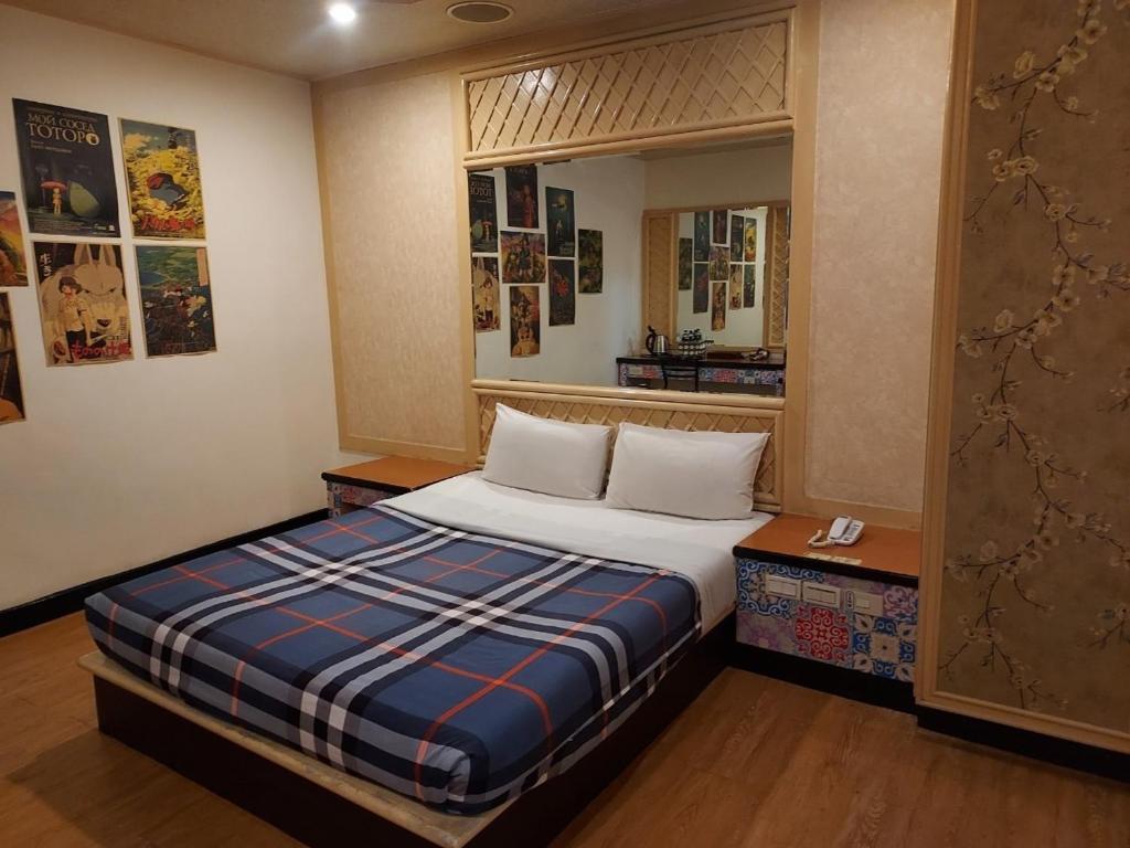 Fu Men Hotel - Standard Double Room (No Window)