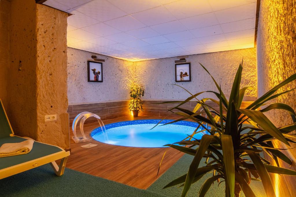 Bazén v ubytování Karlık Cave Suite Cappadocia nebo v jeho okolí