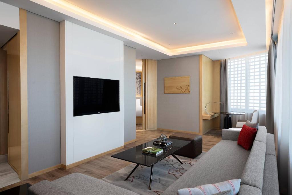 TV a/nebo společenská místnost v ubytování Courtyard by Marriott Shanghai Songjiang
