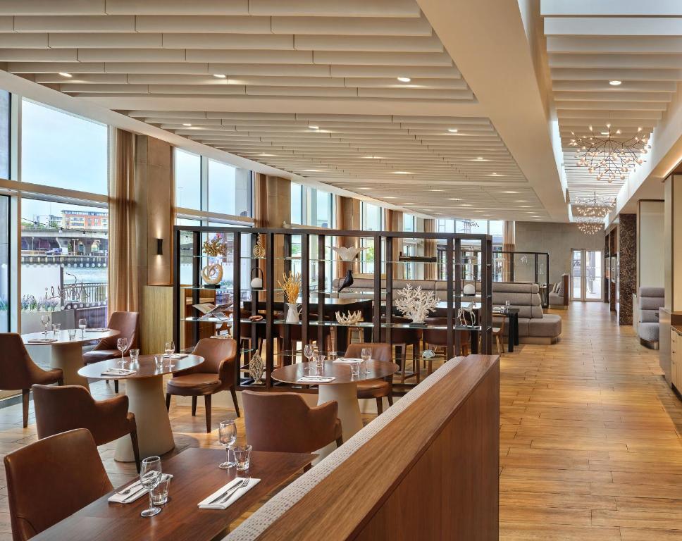 AC Hotel by Marriott Belfast - Resim 3