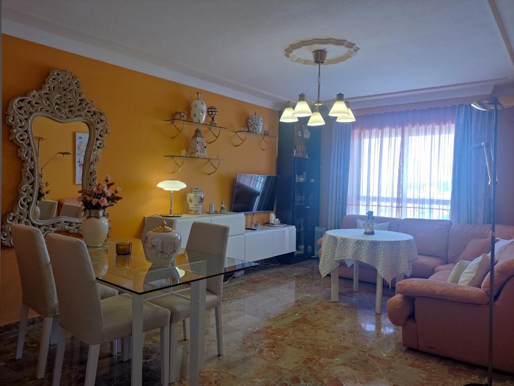 Posedenie v ubytovaní Isis Apartment