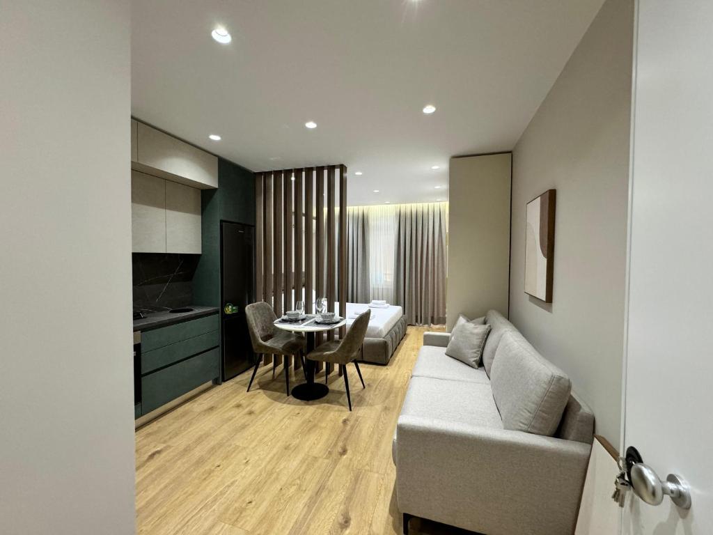Posezení v ubytování E&R Apartments at Myslym Shyri