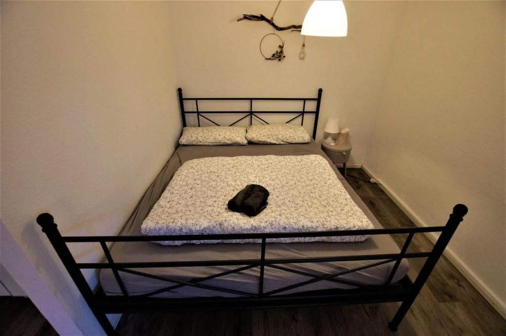 Postel nebo postele na pokoji v ubytování Gemütliche Wohnung in Wolfegg - Das Tor zum Allgäu