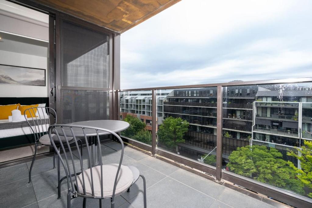 Ban công/sân hiên tại Ideal 2BR Apt in the Heart of Braddon - Hosted by Canstay