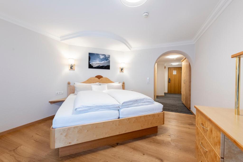 Ein Bett oder Betten in einem Zimmer der Unterkunft Hotel Jägerhof