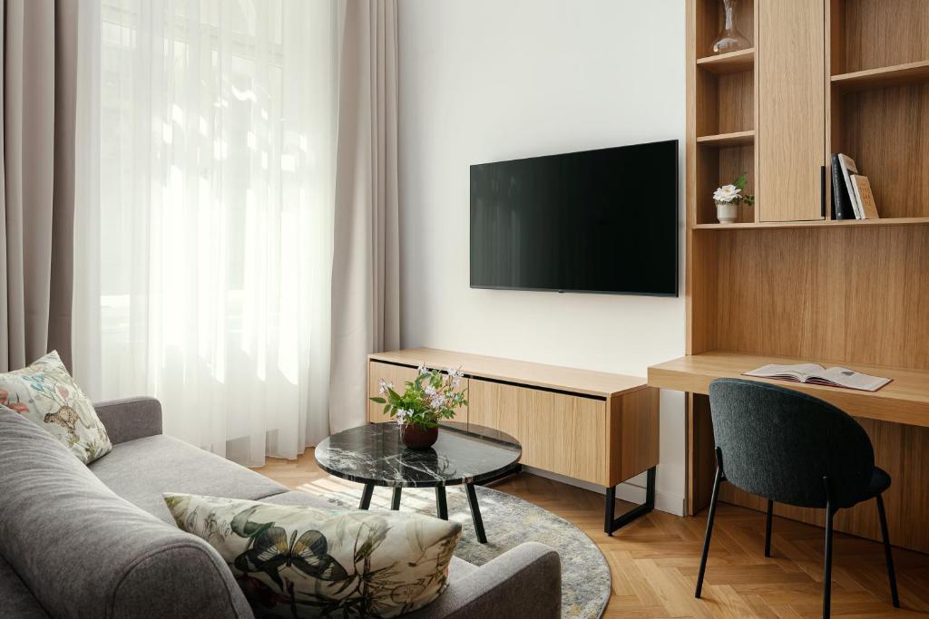 TV a/nebo společenská místnost v ubytování R16 Residences Prague