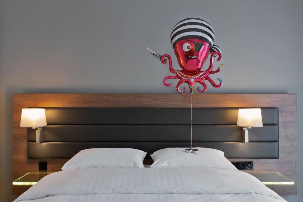 Moxy Amsterdam Houthavens - Double Room - Moxy Sleeper Lookout Queen