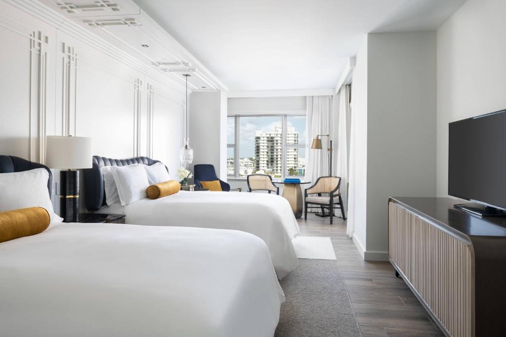 The Ritz-Carlton, South Beach - Sala De Vista De La Ciudad Con 2 Camas Dobles De Bañera Adaptada - Movilidad Y Audición Accesible