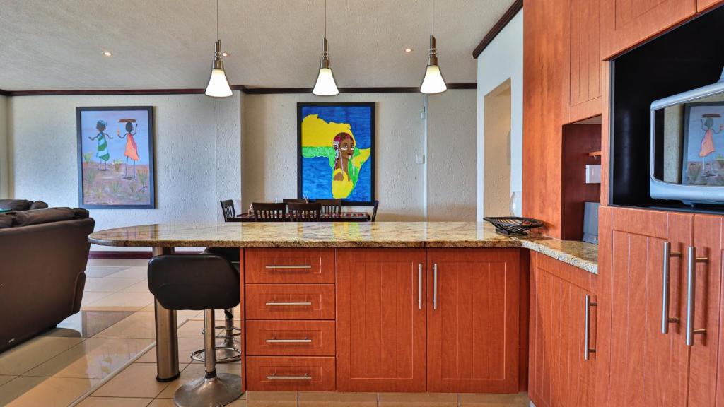 Trio Towers Beach View Apartment - Image 13