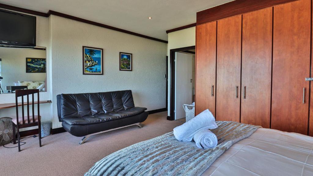Trio Towers Beach View Apartment - Image 16
