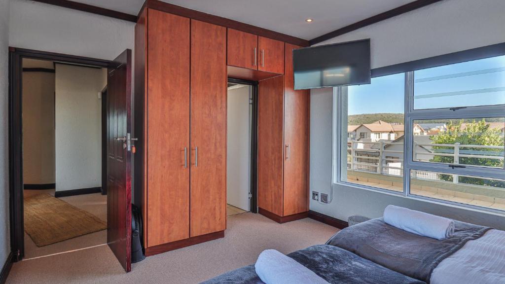 Trio Towers Beach View Apartment - Image 15